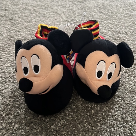❗️FINAL❗️ 🆕 DISNEY Mickey Mouse Funhouse 3D Sock Top Slippers - Picture 3 of 6